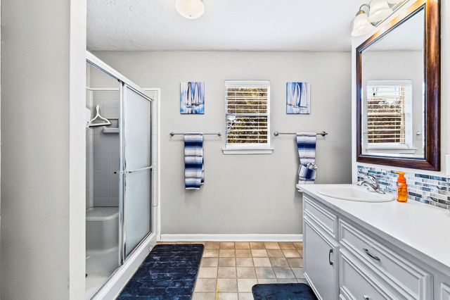 1382 Indian Hill Boulevard, Livingston, TX 77351