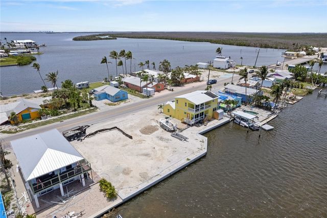 4712 Pine Island RD NW, Matlacha, FL 33993