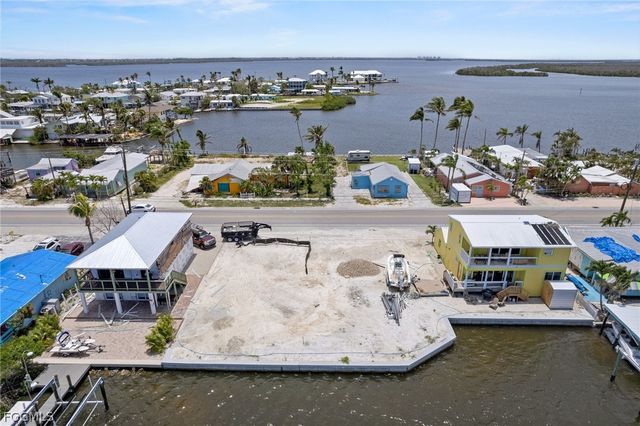 4712 Pine Island RD NW, Matlacha, FL 33993