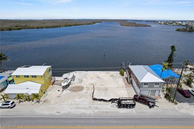 4712 Pine Island RD NW, Matlacha, FL 33993