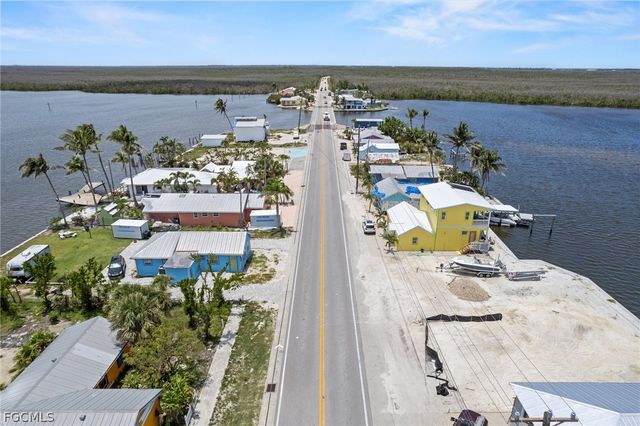 4712 Pine Island RD NW, Matlacha, FL 33993