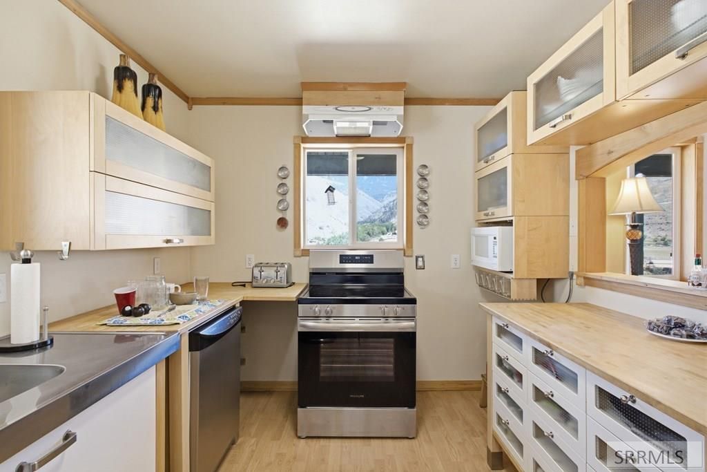 Image 11 of property listing at 101 Lake Creek Road, Salmon, ID 83467