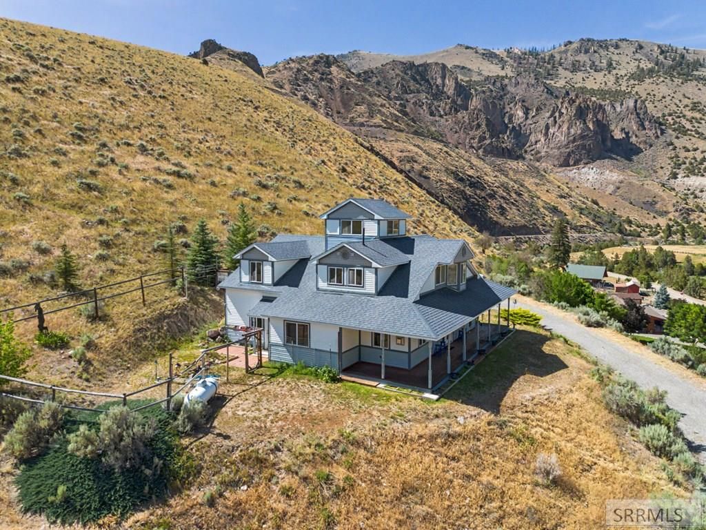 Image 4 of property listing at 101 Lake Creek Road, Salmon, ID 83467