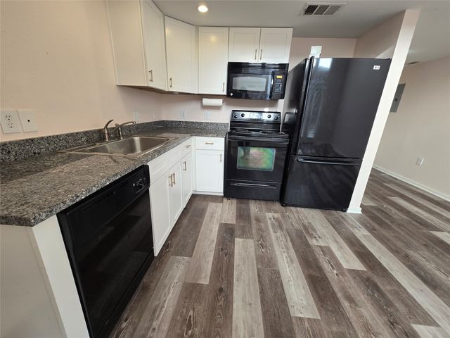 5111 Manett Street 207, Dallas, TX 75206