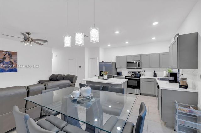 730 SW 12th St, Florida City, FL 33034