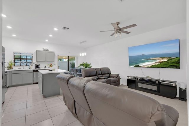 730 SW 12th St, Florida City, FL 33034