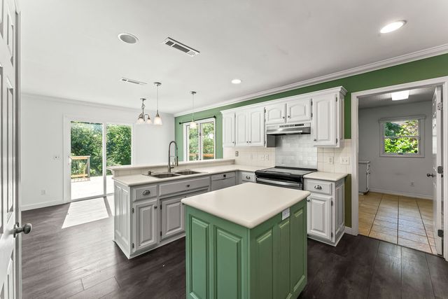 47 Stonehenge Drive, Bentonville, AR 72712