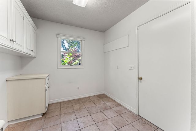 47 Stonehenge Drive, Bentonville, AR 72712