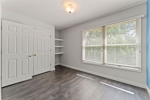 47 Stonehenge Drive, Bentonville, AR 72712