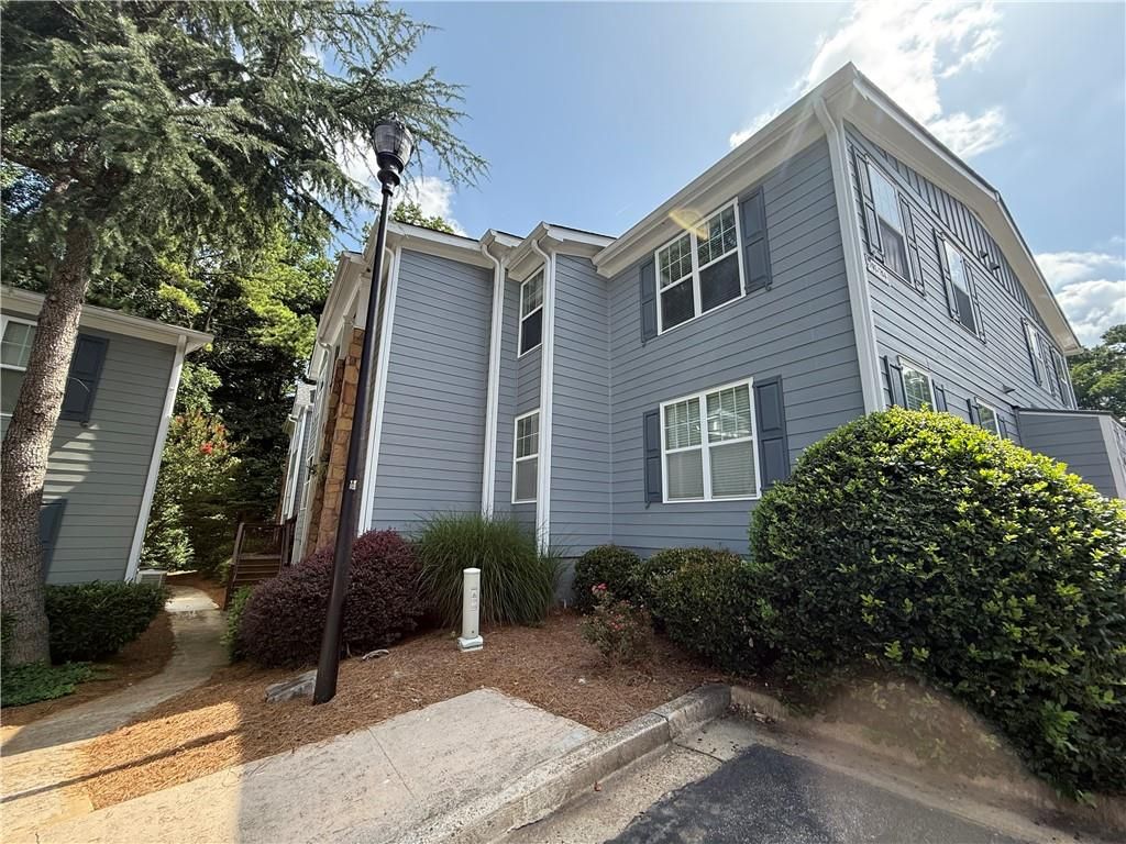 704 Madison SE Lane, Smyrna, GA 30080