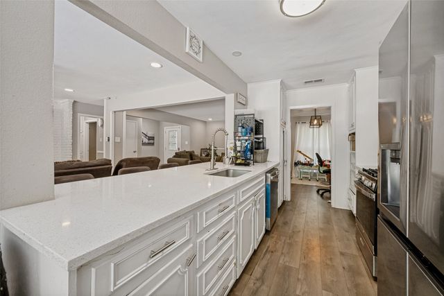 625 Caduceus Lane, Hurst, TX 76053