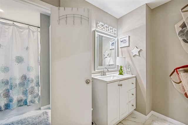 625 Caduceus Lane, Hurst, TX 76053