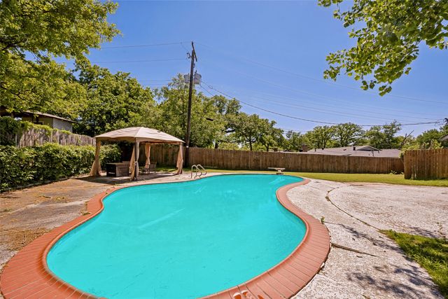 625 Caduceus Lane, Hurst, TX 76053