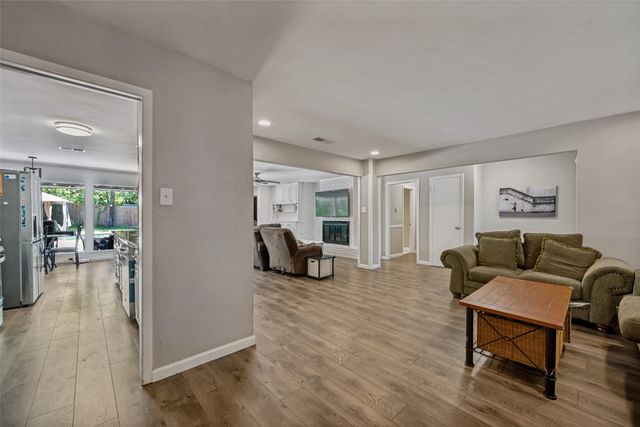 625 Caduceus Lane, Hurst, TX 76053