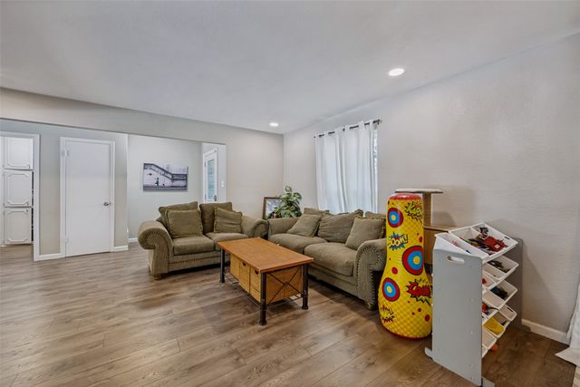 625 Caduceus Lane, Hurst, TX 76053