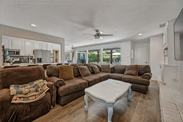 625 Caduceus Lane, Hurst, TX 76053