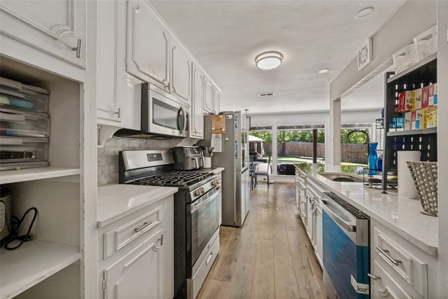 625 Caduceus Lane, Hurst, TX 76053