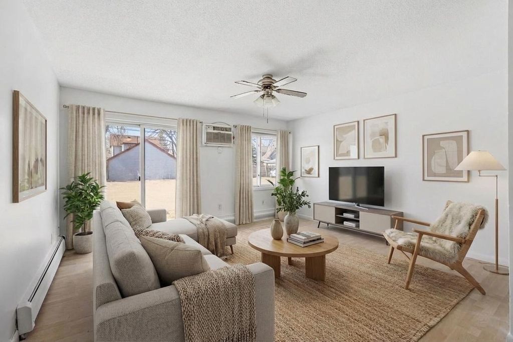 2740 Pleasant Ave 204, Minneapolis, MN 55408