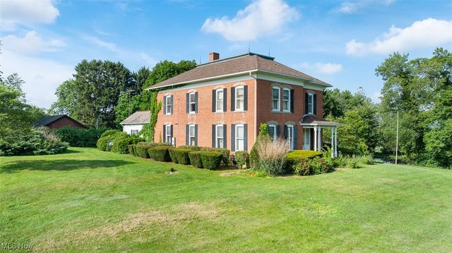 14091 Stoneford Street SW, Navarre, OH 44662