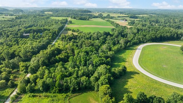 14091 Stoneford Street SW, Navarre, OH 44662