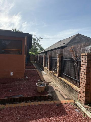 2013 Deats Road, Dickinson, TX 77539