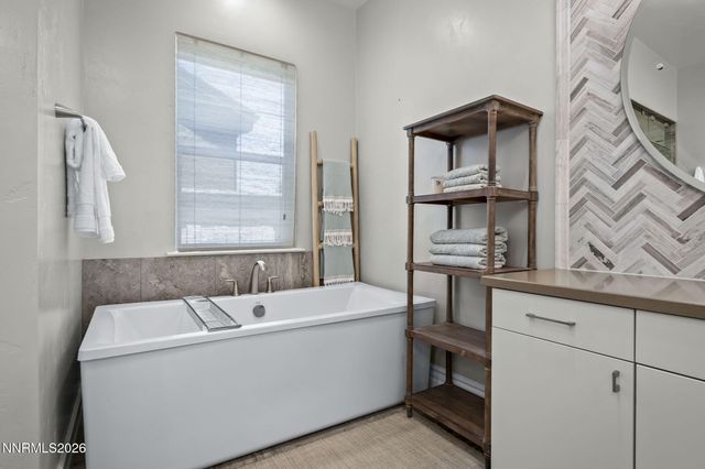 724 W Pleasant Oak Trail, Reno, NV 89511
