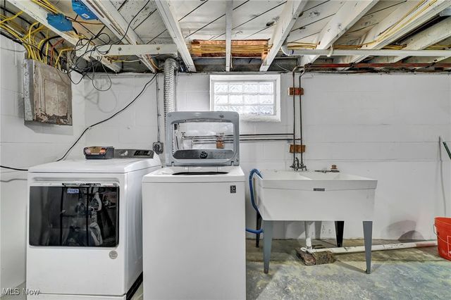 210 Louisiana Avenue, Elyria, OH 44035