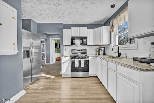 210 Louisiana Avenue, Elyria, OH 44035