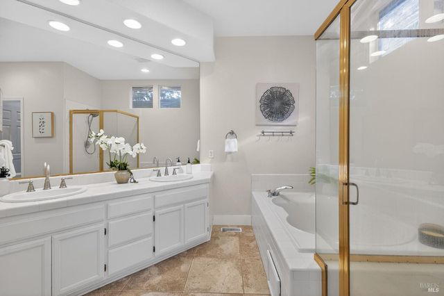 10 Makena Ct, Petaluma, CA 94954