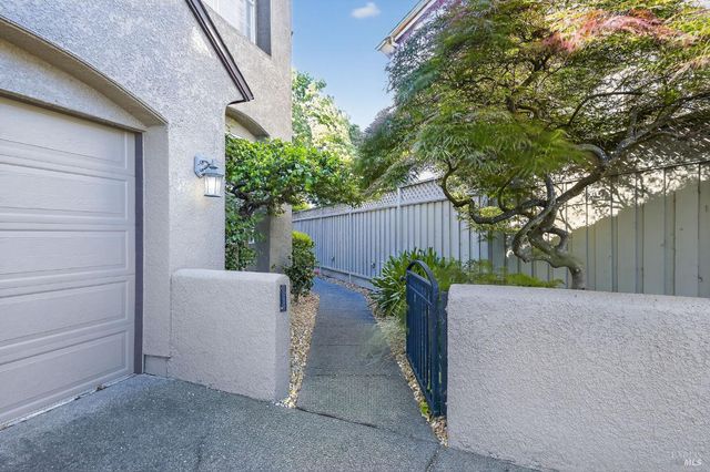 10 Makena Ct, Petaluma, CA 94954