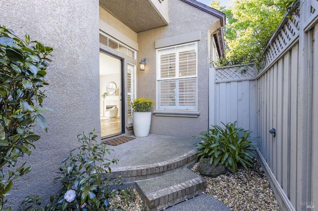 10 Makena Ct, Petaluma, CA 94954