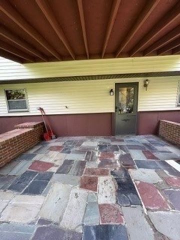 72 Kurland Ave, Brockton, MA 02301