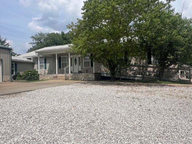 7222 N Farm Road 203, Strafford, MO 65757