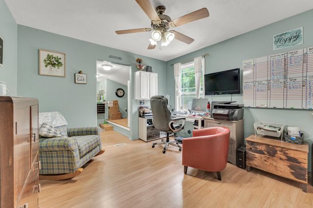 7222 N Farm Road 203, Strafford, MO 65757