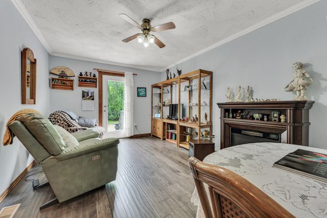 7222 N Farm Road 203, Strafford, MO 65757