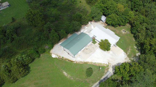 7222 N Farm Road 203, Strafford, MO 65757