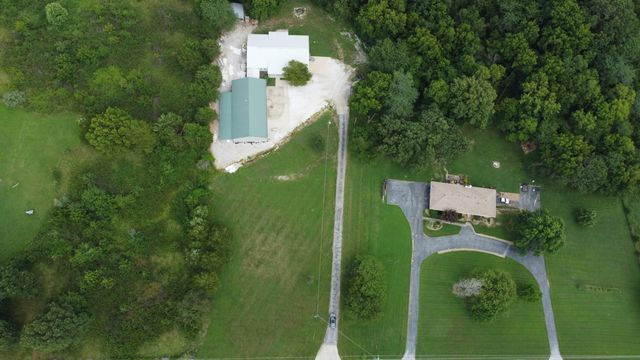 7222 N Farm Road 203, Strafford, MO 65757