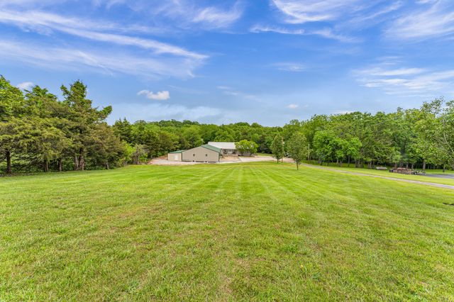 7222 N Farm Road 203, Strafford, MO 65757