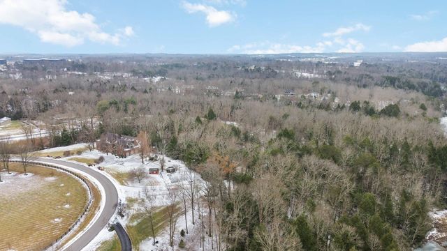 484 Woods Edge Drive, London, KY 40741