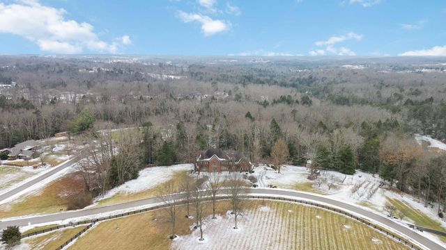 484 Woods Edge Drive, London, KY 40741