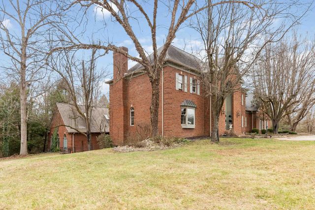 484 Woods Edge Drive, London, KY 40741