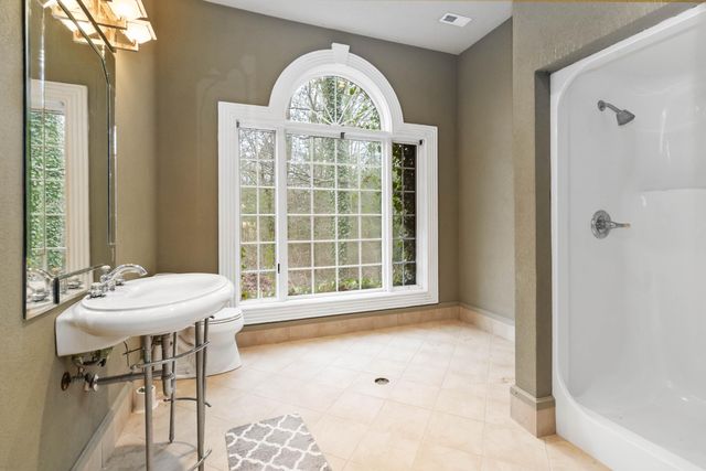 484 Woods Edge Drive, London, KY 40741