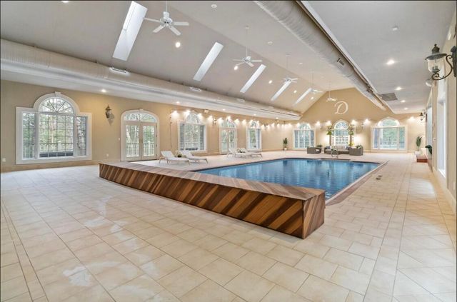 484 Woods Edge Drive, London, KY 40741