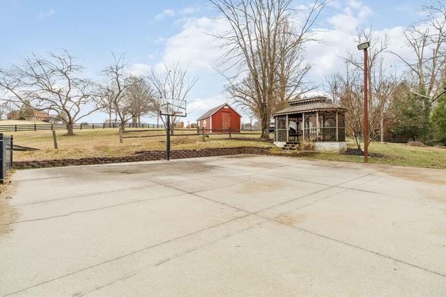 484 Woods Edge Drive, London, KY 40741