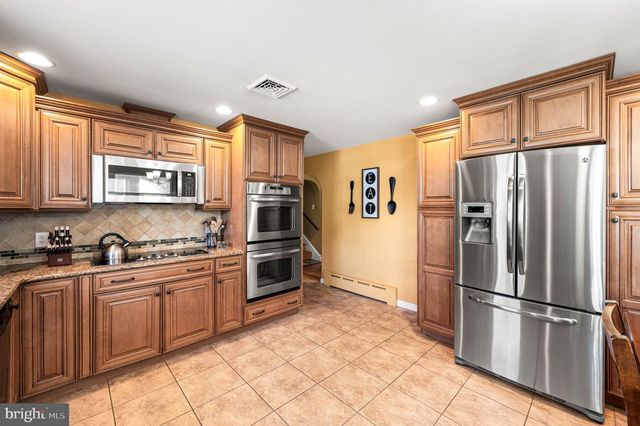 516 EVERGREEN AVE, Folsom, PA 19033