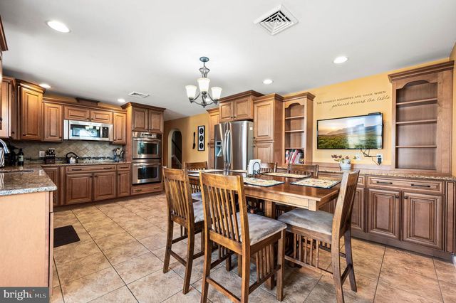 516 EVERGREEN AVE, Folsom, PA 19033