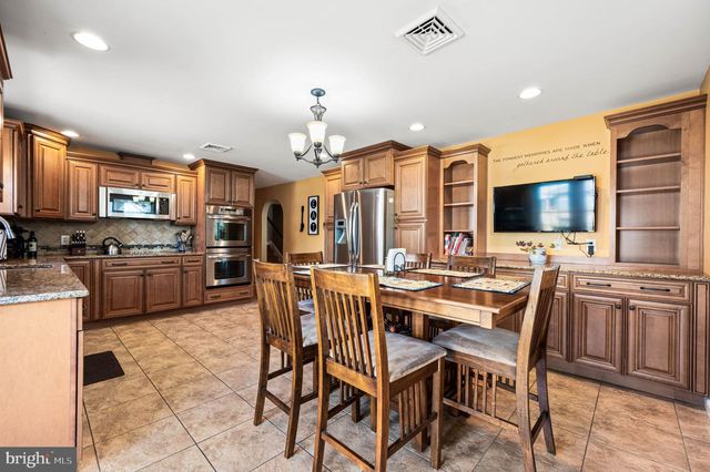 516 EVERGREEN AVE, Folsom, PA 19033