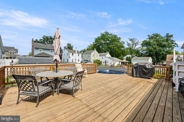 516 EVERGREEN AVE, Folsom, PA 19033