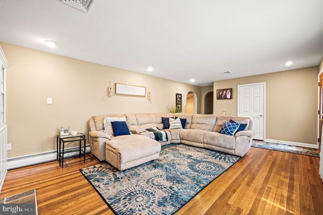 516 EVERGREEN AVE, Folsom, PA 19033