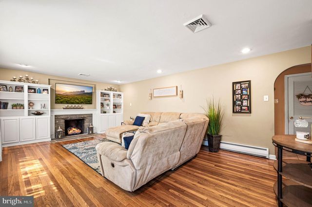 516 EVERGREEN AVE, Folsom, PA 19033